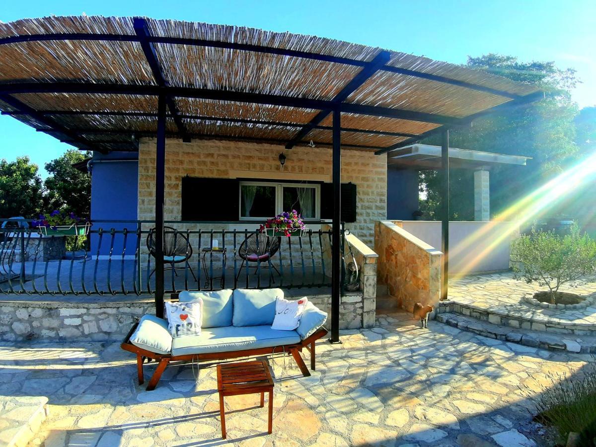Relaxing Dalmatian House In Village Ljubitovica Exterior foto