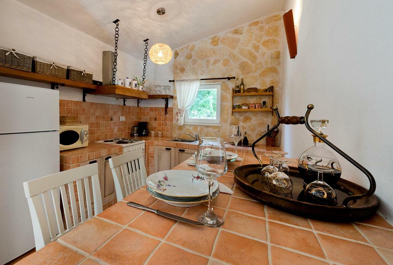 Relaxing Dalmatian House In Village Ljubitovica Exterior foto